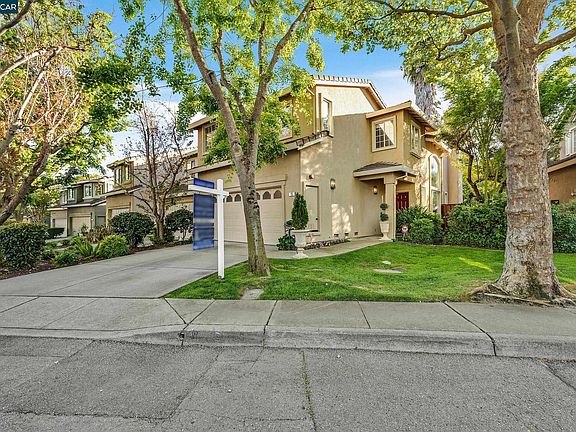 2nd image of 15 Creekside Dr