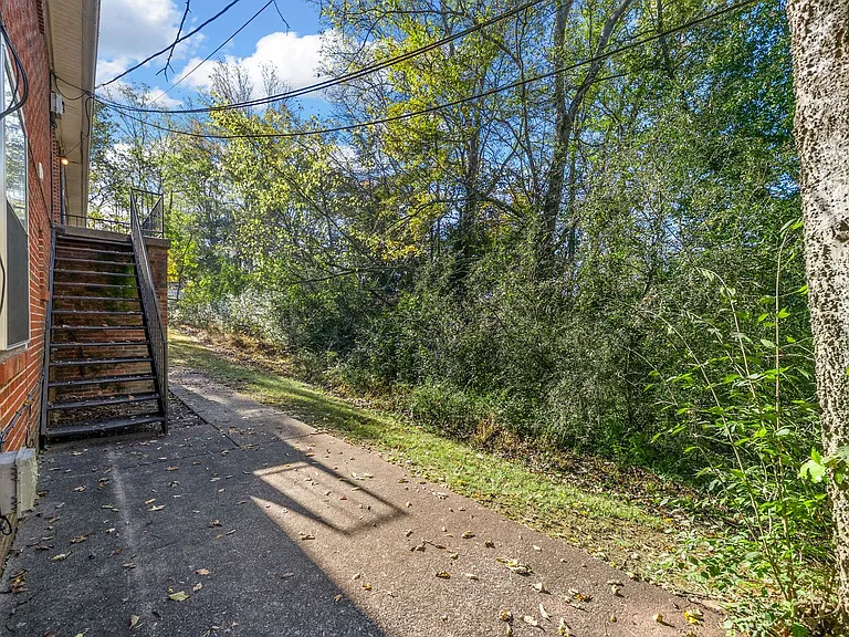 432 Circle Dr — Photo 17