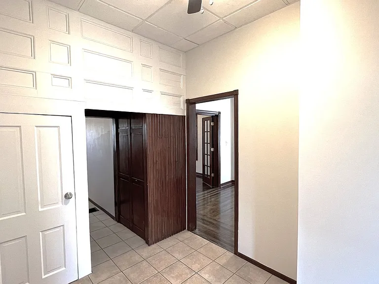 1611 Oak St — Photo 6