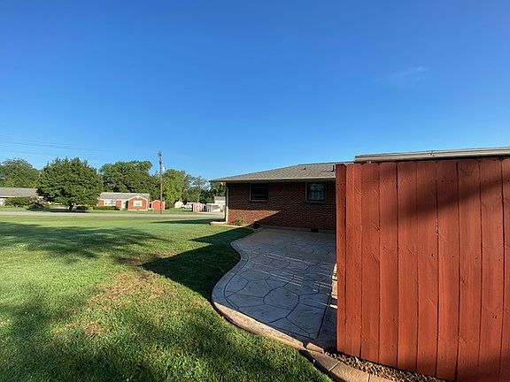 5th image of 2115 Sanborn Dr