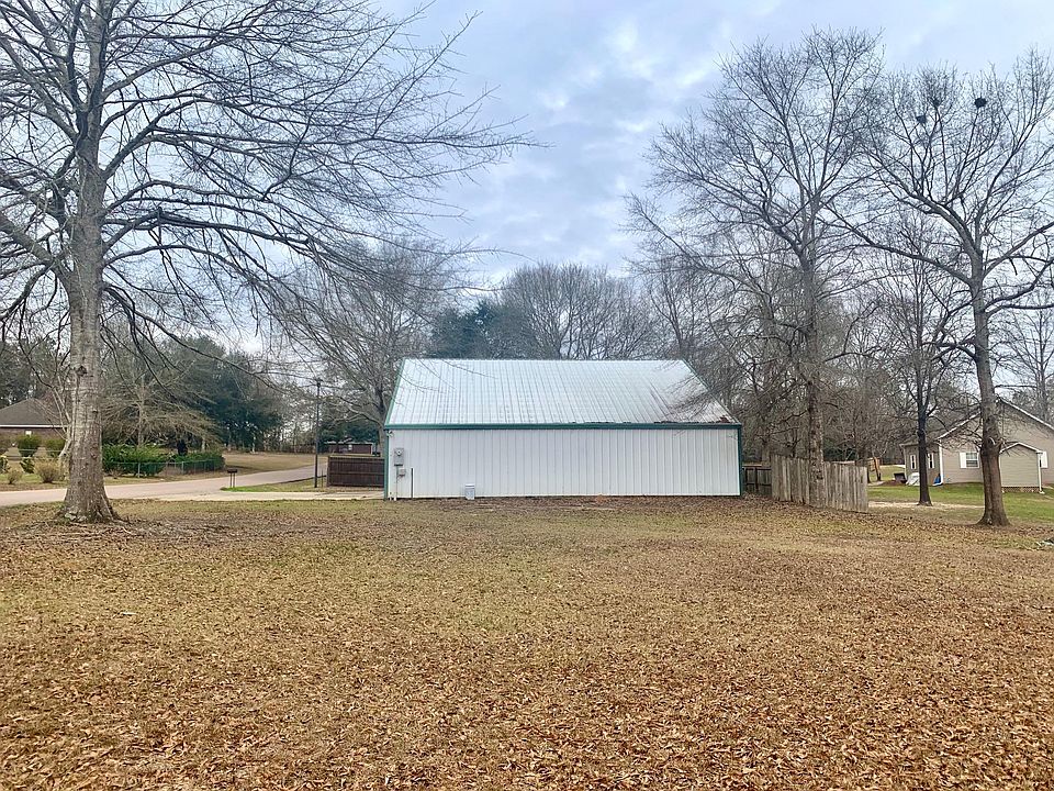 2nd image of 19 Rockwell Dr