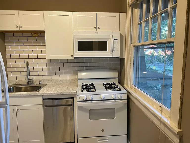 1425 Kavanaugh Blvd #8 — Photo 5