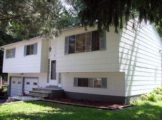 5 Darlene Dr, Poughkeepsie, NY 12601