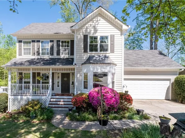 385 Oak Springs Dr, Lawrenceville, GA 30043