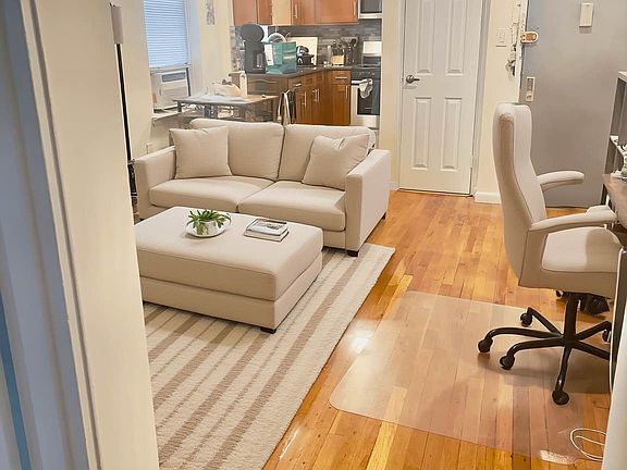 3rd image of 207 W 102nd St APT 5