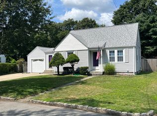 41 Modena Dr, Warwick, RI 02886