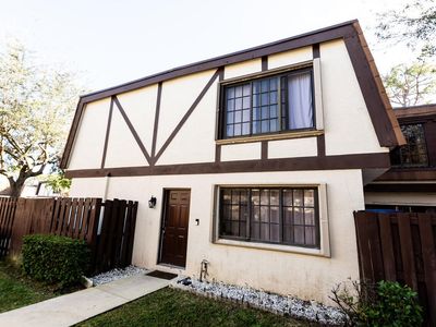 142 Weybridge Cir APT A, Royal Palm Beach, FL, 33411