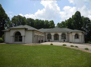 3510 Sleepy Hollow Dr, Hurricane, WV 25526