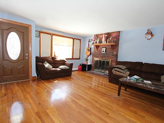 4th image of 43 Eugenia St