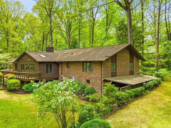 25 Peachtree Ln, Greer, SC 29651