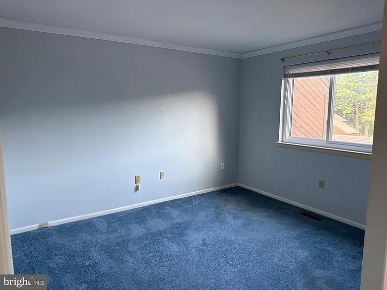 204 Village Rd — Photo 18