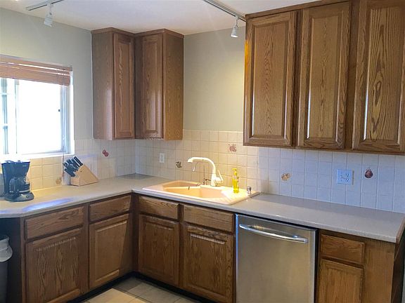 5th image of 1023 Valerie Cir