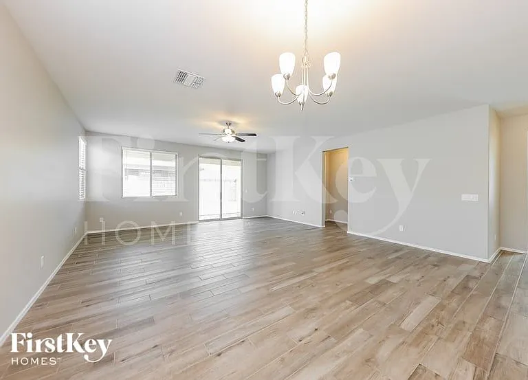 18530 W Robin Ln — Photo 4