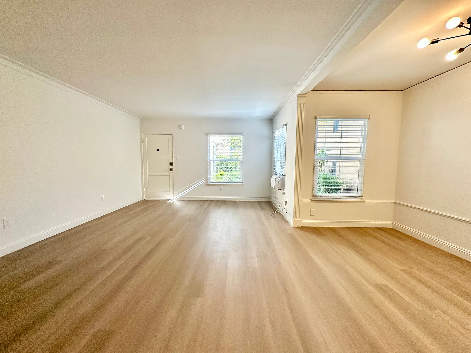 1319 N Fairfax Ave — Photo 3