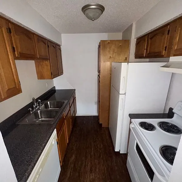 Charming 2 bedroom 1 bathroom condo on first floor — Photo 4
