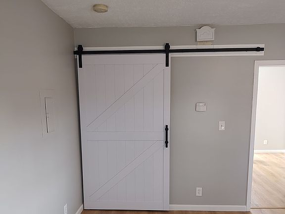 3rd image of 203 E 6th St Floor 2