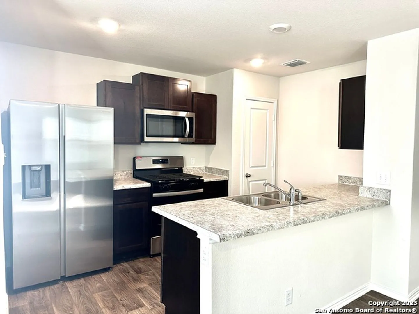 3 bed 2 bath home in Valley Ranch Subdivision — Photo 4