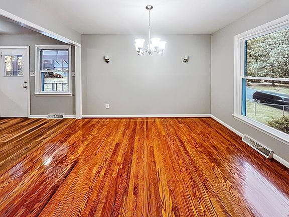 5th image of 160 Naples St