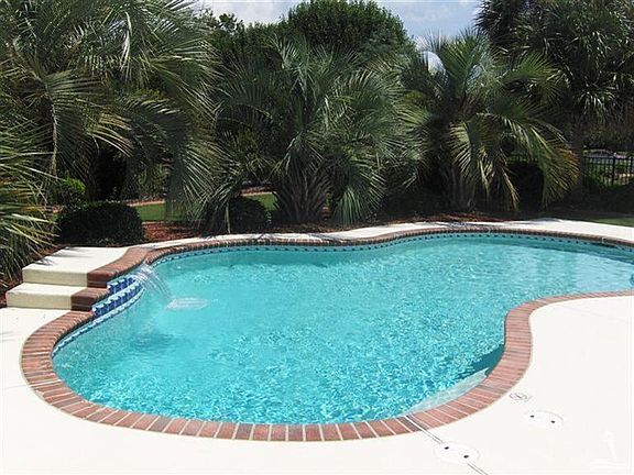 2nd image of 2748 Pinecrest Drive SE