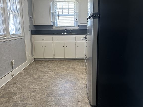 5th image of 225 W 1st St