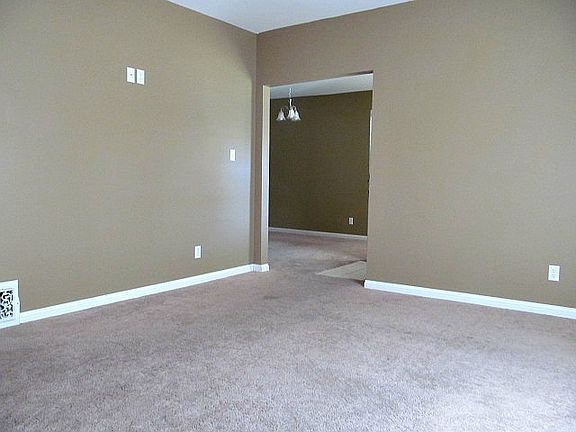 3rd image of 709 N Park St