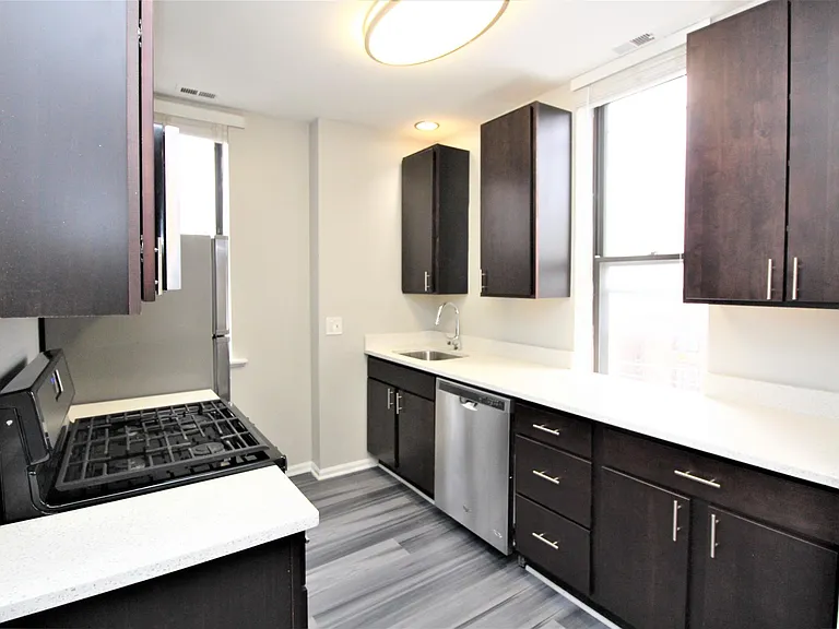 807 W Willow St #2D — Photo 1