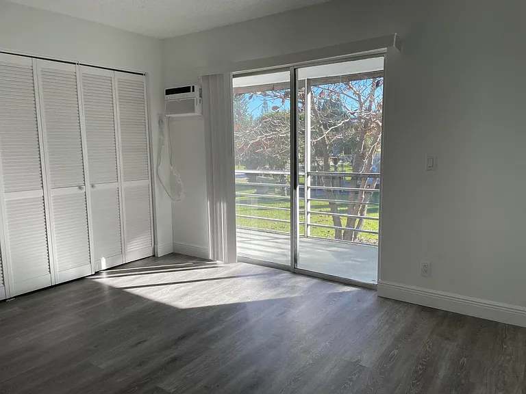 172 Sussex I — Photo 16