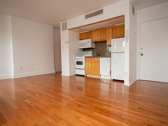 2nd image of 1814 Spruce St APT 4R