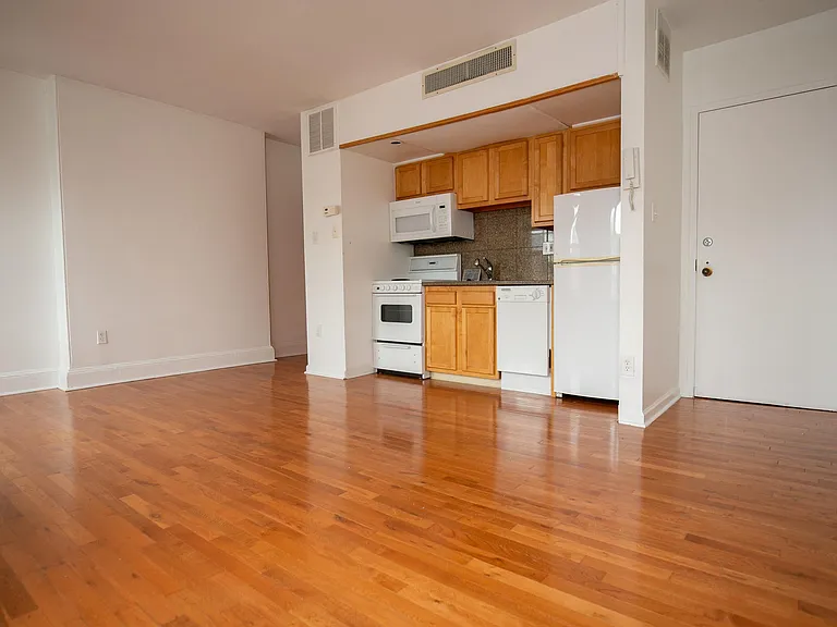 1814 Spruce St #4R — Photo 2