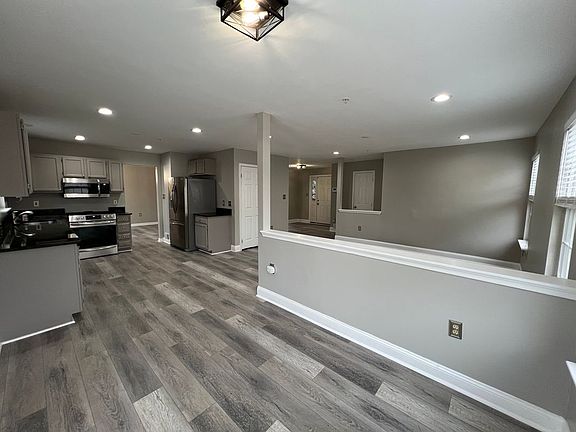 5th image of 10108 Oklahoma Ct