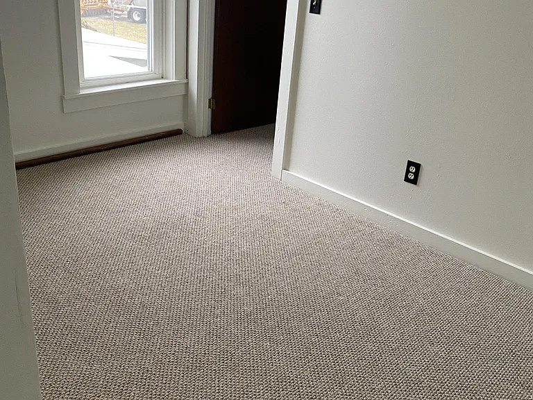 908 S Blackhoof St #B — Photo 7