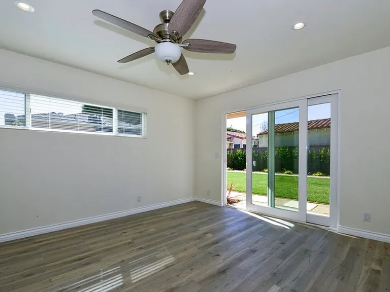 1609 Oak St — Photo 19