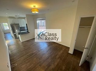 22-55 33rd St #2E, Astoria, NY 11105