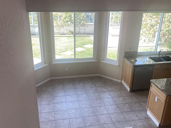 5th image of 16370 Los Rosales St
