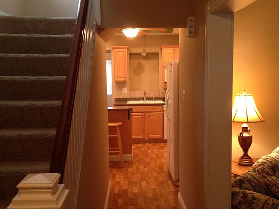 FRONT ENTRY VIEW TO KITCHN