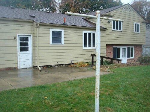 3rd image of 1985 Colony Dr