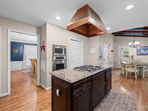 3rd image of 10 Chaminade Dr