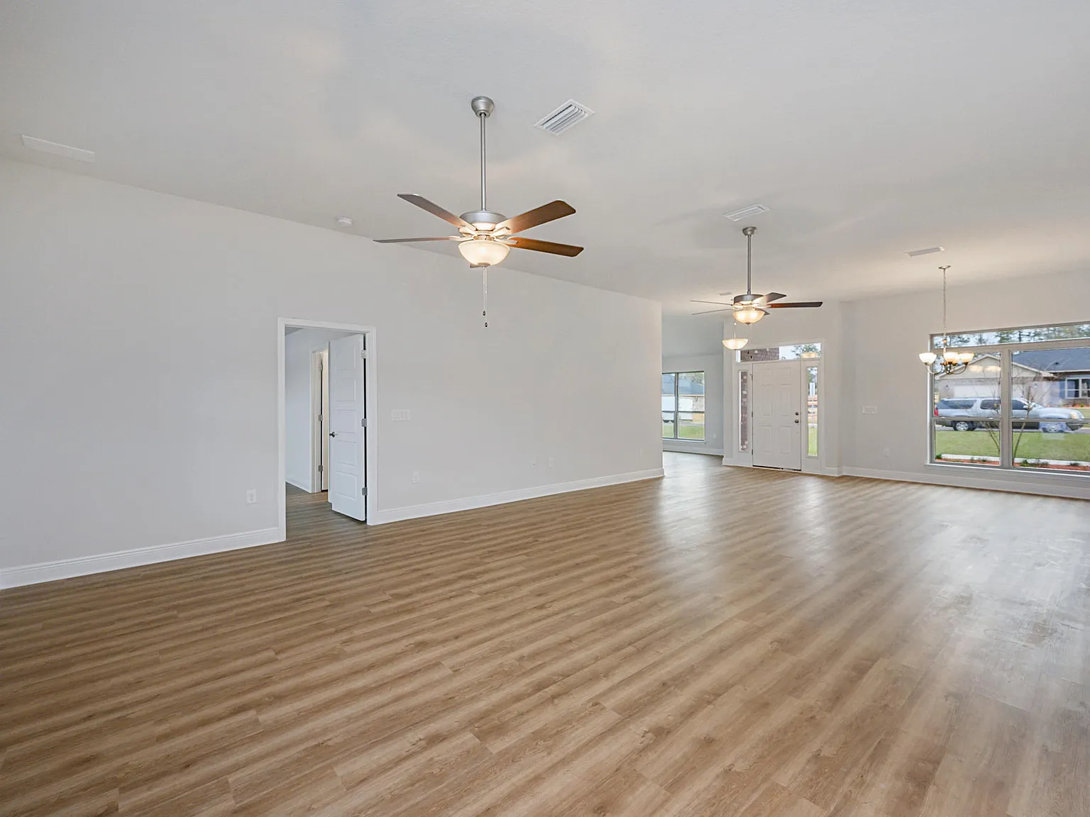 4 bed, 2334 sqft, $2,200 — Photo 3