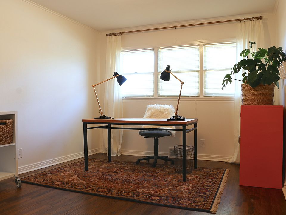 1st Guest bedroom
