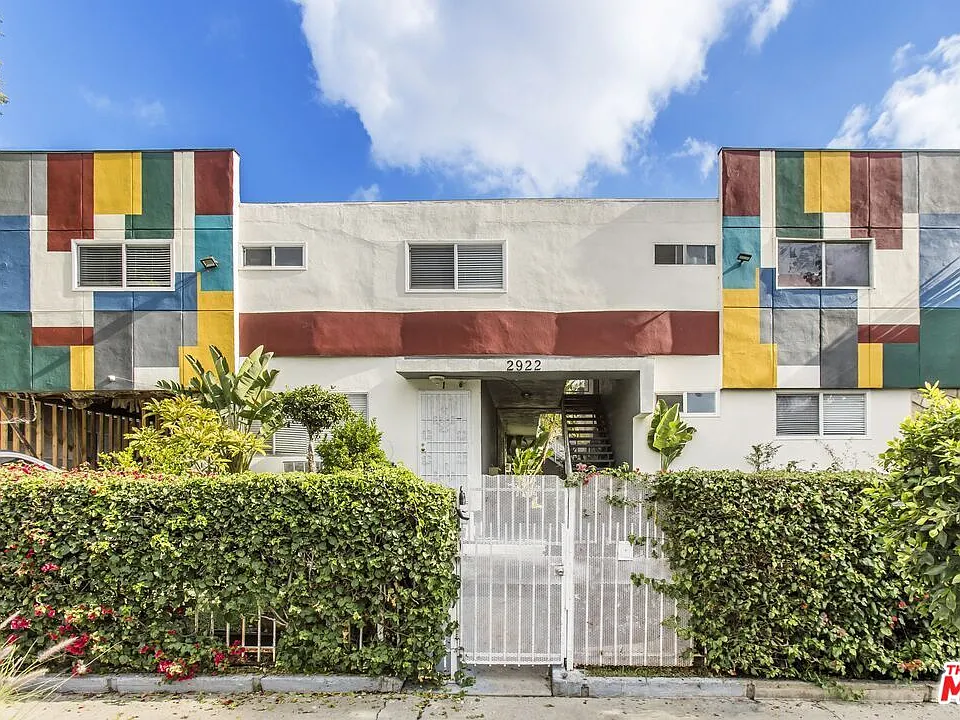 2922 S Budlong Ave #9
