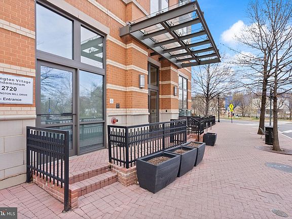 3rd image of 2720 S Arlington Mill Dr Unit 915