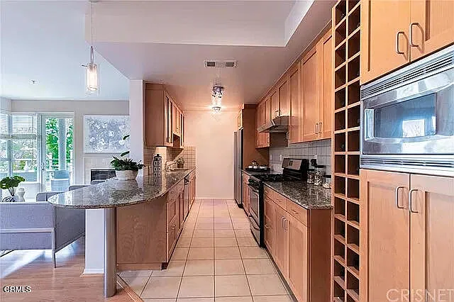 2 bed, 3.0 bath, 1490 sqft, $4,600 — Photo 3