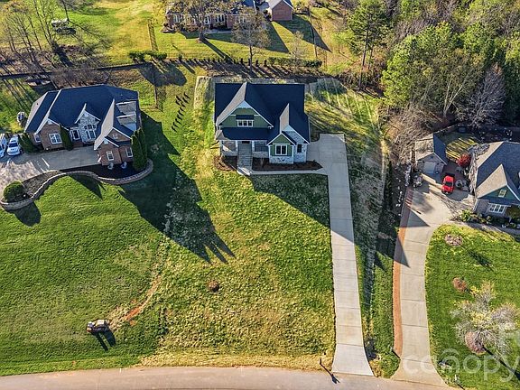 3rd image of 208 Cross Creek Dr