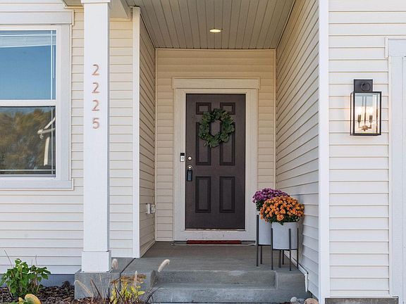 5th image of 2225 Creekview Dr