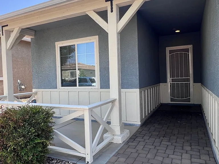 725 N Villa St — Photo 2