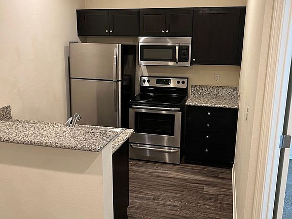5th image of 4720 NE Glisan St APT 104