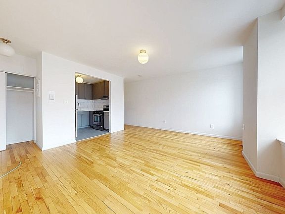 4th image of 247 W 116th St #4C
