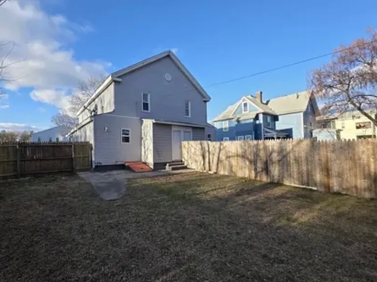 113-117 Cedar St #113 — Photo 11