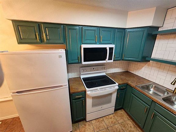 4th image of 102 Clive St