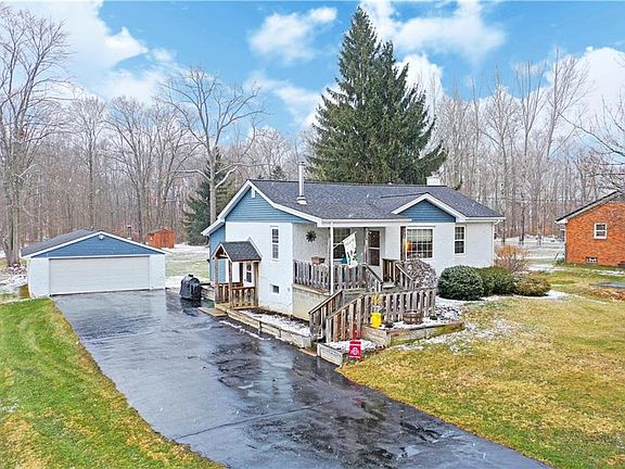 4th image of 8878 Woodland Dr